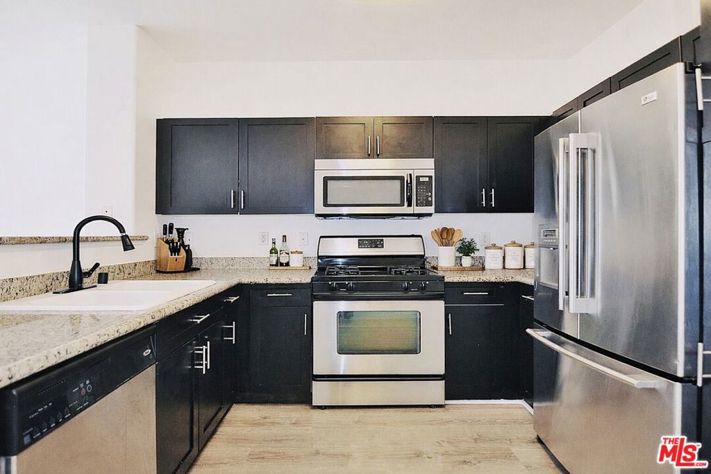 https://media.crmls.org/mediaz/db52ef44-5962-4cad-9064-6a2cad005e47.jpg?preset=X-Large