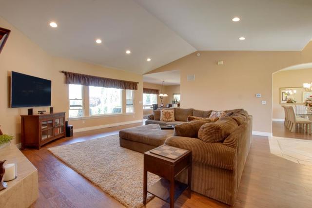 303 Taryn Court, Hollister CA: https://media.crmls.org/mediaz/db530765-ed0f-4a62-bb00-7fa2dca7102c.jpg