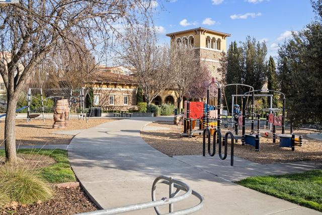3463 Rimini Ln, Dublin CA: https://media.crmls.org/mediaz/db53082a-d87e-4e9e-8ff8-4a8a3cf34038.jpg