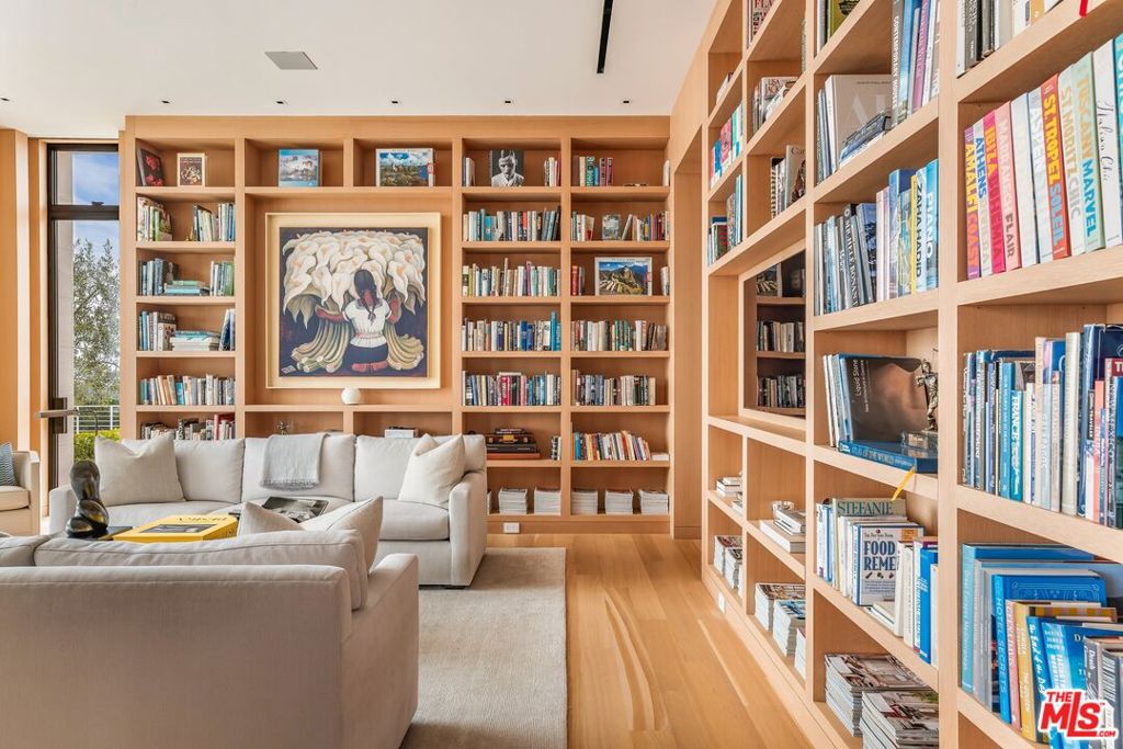 https://media.crmls.org/mediaz/db53428e-1dd9-4d5a-9743-2024401dfce9.jpg?preset=X-Large