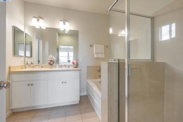 4432 Hyde Cmn, Fremont CA: https://media.crmls.org/mediaz/db534c0c-3f96-4f6d-ae29-a40c5a3e3cd3.jpg