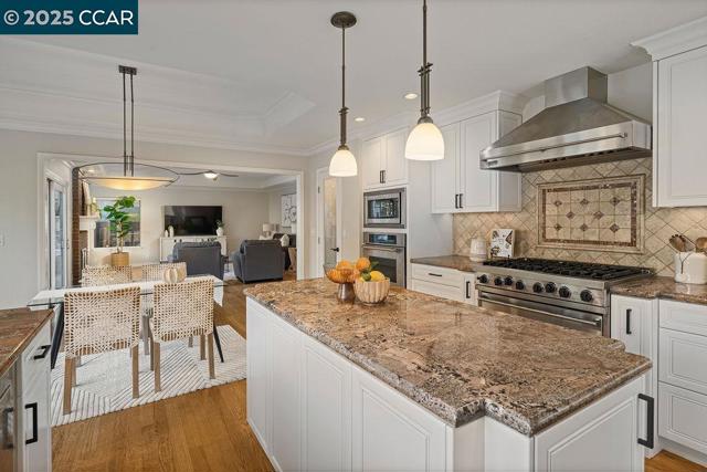 260 Edinburgh Cir, Danville CA: https://media.crmls.org/mediaz/db53c538-cd9b-42ff-8b64-ba85278d276a.jpg