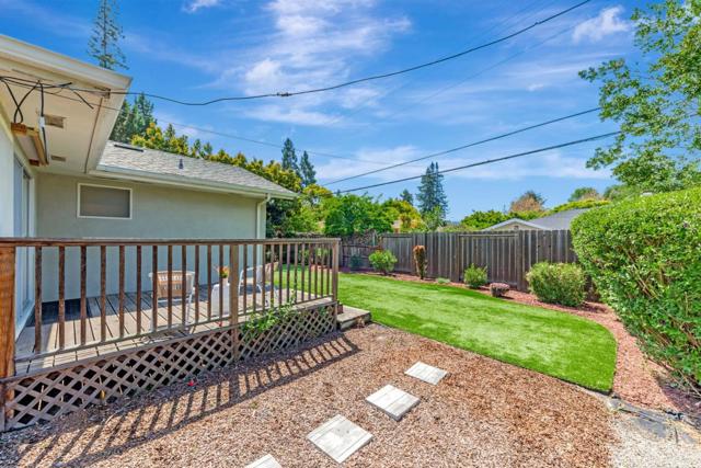171 E Creek Drive, Menlo Park CA: https://media.crmls.org/mediaz/db53d908-f445-4dc0-a6cf-332a9b7fa4d1.jpg