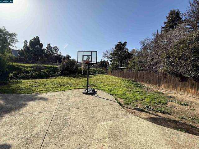 2132 Misty Ct, Pittsburg CA: https://media.crmls.org/mediaz/db54fa97-d413-4a6b-a188-cb0ab008edcd.jpg