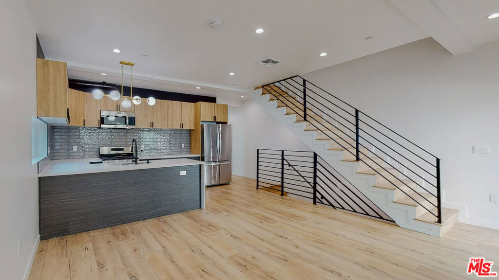 16012 Cantlay Street