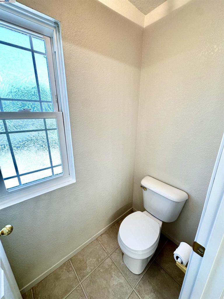 https://media.crmls.org/mediaz/db555d13-1c96-4b28-8010-da787d65eaf1.jpg?preset=X-Large