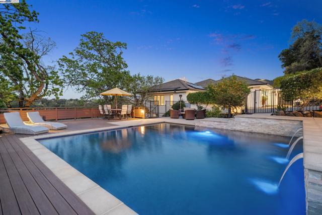 11 Leslyn Lane, Lafayette CA: https://media.crmls.org/mediaz/db57b571-db84-4ce0-b41c-f7ba6674c99f.jpg