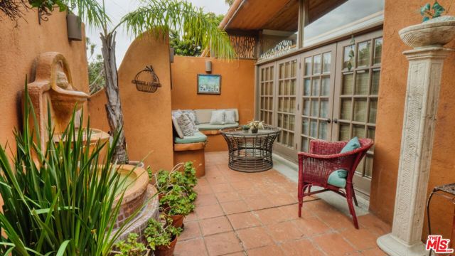 5803 Wooster Avenue, Los Angeles CA: https://media.crmls.org/mediaz/db57e7ad-d6d9-458e-806a-d6df38f1c164.jpg