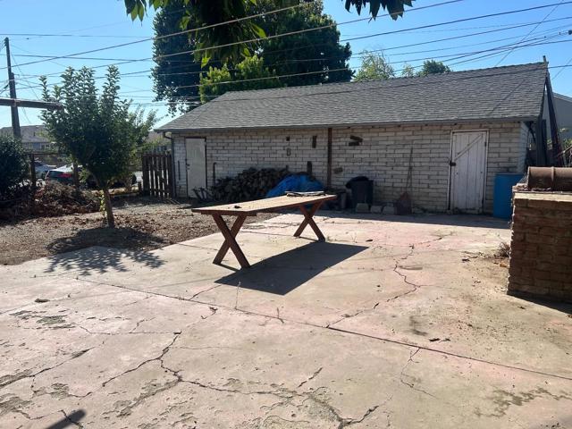 805 5th Street, Hollister CA: https://media.crmls.org/mediaz/db5809f2-31e0-4627-9f8a-b0a4e443256a.jpg
