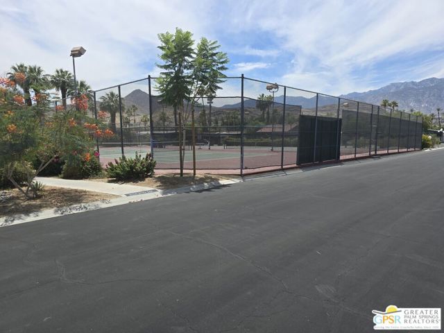 274 Encino Drive, Palm Springs CA: https://media.crmls.org/mediaz/db582085-11b1-4213-8dd5-0e64e9043c6c.jpg