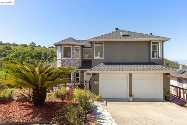 10353 Royal Oak Rd, Oakland CA: https://media.crmls.org/mediaz/db590a2d-c35a-455b-8cda-6342eceea7b0.jpg