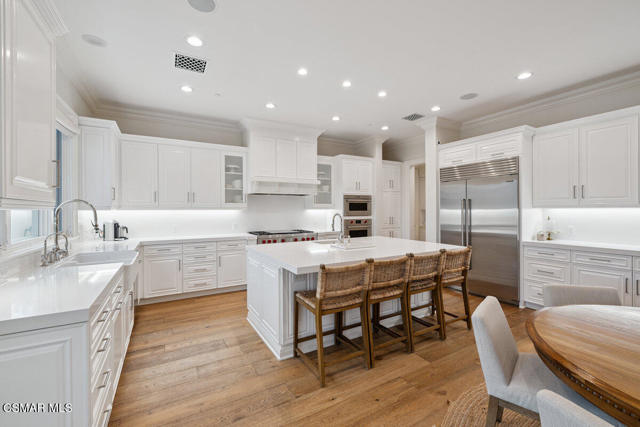 112 Hampstead Court, Westlake Village CA: https://media.crmls.org/mediaz/db590ee6-7f3d-4f5d-9645-042782982015.jpg