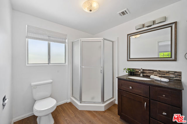 5432 Fulton Avenue, Sherman Oaks CA: https://media.crmls.org/mediaz/db5950ca-84b3-4962-8389-848abc0b8e7d.jpg