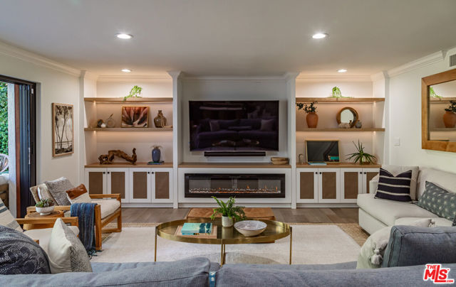 5 Bed Home for Sale in Los Angeles, California