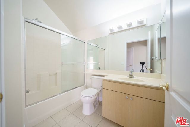 2716 Honolulu Avenue, Montrose CA: https://media.crmls.org/mediaz/db59c373-c65b-4b6d-9896-72c023eabd24.jpg
