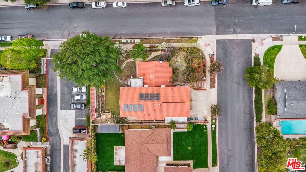 https://media.crmls.org/mediaz/db5a1b08-bde8-47e9-b2b3-84bc38953e74.jpg?preset=X-Large