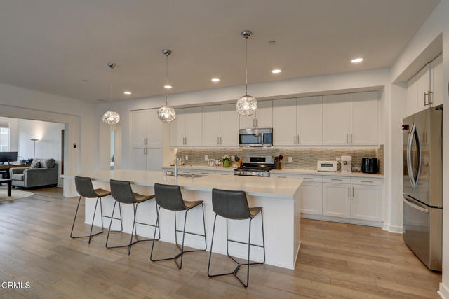 Detail Gallery Image 7 of 35 For 2810 Wagon Wheel Rd #304,  Oxnard,  CA 93036 - 4 Beds | 2/1 Baths