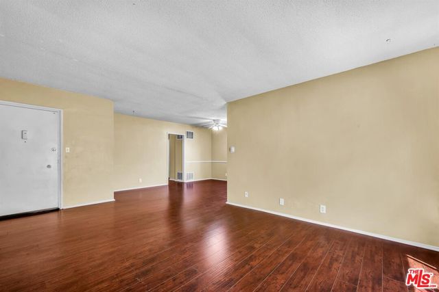 1050 N Laurel Avenue, West Hollywood CA: https://media.crmls.org/mediaz/db5a65ef-de53-4ea7-8db7-b70d841016b1.jpg