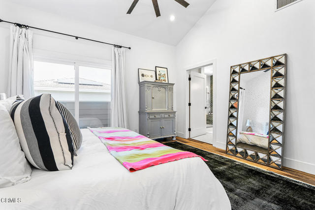 Detail Gallery Image 15 of 28 For 14 Bermuda Ct, Manhattan Beach,  CA 90266 - 2 Beds | 2/1 Baths