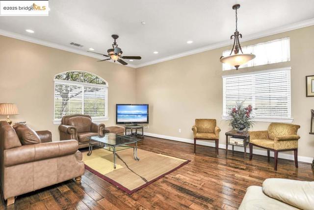 9050 Deer Valley Rd, Brentwood CA: https://media.crmls.org/mediaz/db5b29dc-1cc0-4bf9-84a9-02cae4bb8d3d.jpg
