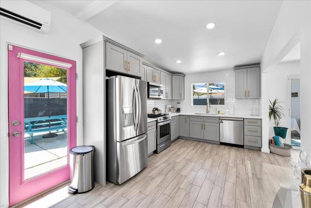 963 S Paseo Caroleta, Palm Springs CA: https://media.crmls.org/mediaz/db5c1bb4-06be-40f7-8a3e-6471ab7461d7.jpg