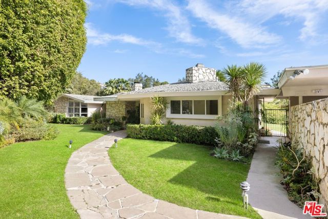 11556 Bellagio Road, Los Angeles CA: https://media.crmls.org/mediaz/db5c5c61-f54c-47c1-8981-1d7d99767f8e.jpg