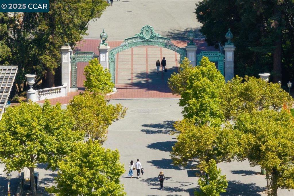 https://media.crmls.org/mediaz/db5c7900-99de-4d19-85a7-1a0fd23e481c.jpg?preset=X-Large