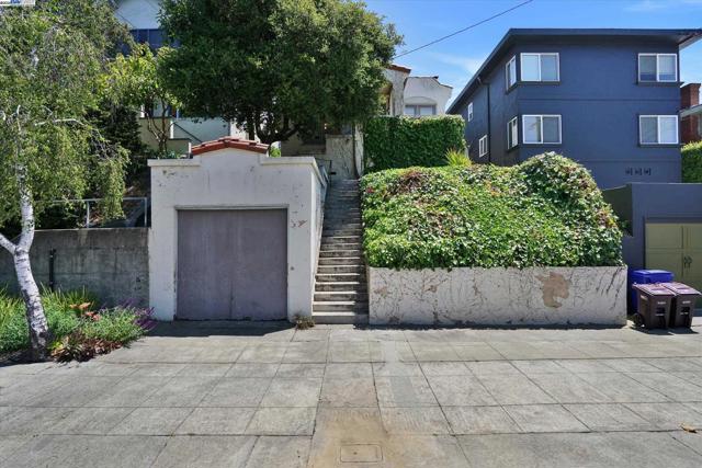 5378 Broadway, Oakland CA: https://media.crmls.org/mediaz/db5d2e94-5ec7-4a90-ade9-c1f1b158898b.jpg