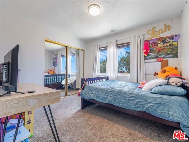 9446 Green Road, Pinon Hills CA: https://media.crmls.org/mediaz/db5d2e97-6926-4b99-a1ae-245afbc3b3c9.jpg