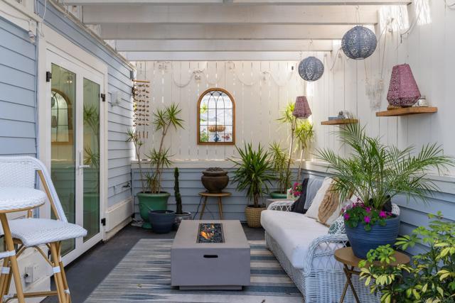579 Hygeia Ave, Encinitas CA: https://media.crmls.org/mediaz/db5da007-8ade-45a7-a8d3-fff90091a522.jpg