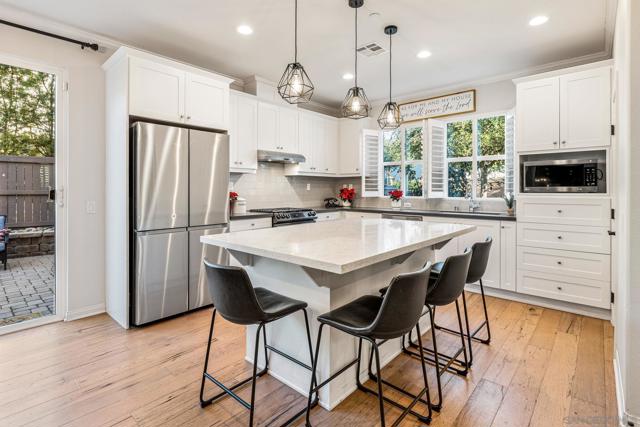 2769 Overlook Point Dr, Escondido CA: https://media.crmls.org/mediaz/db5e9b90-3579-4610-a27c-628a00127e3f.jpg