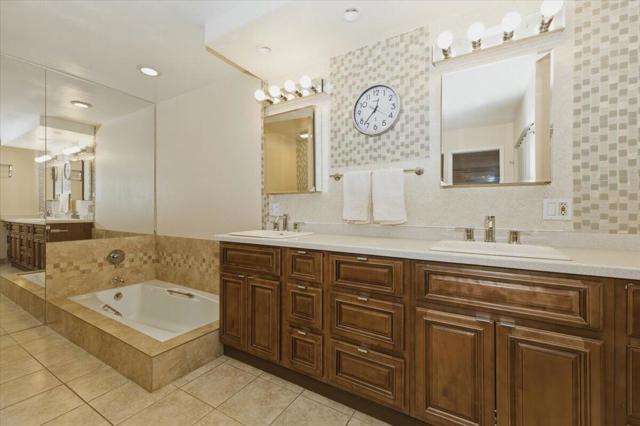 2385 Silver Oak Circle, Palm Springs CA: https://media.crmls.org/mediaz/db5f61c4-01ad-4925-a083-5d8f6a7396e7.jpg