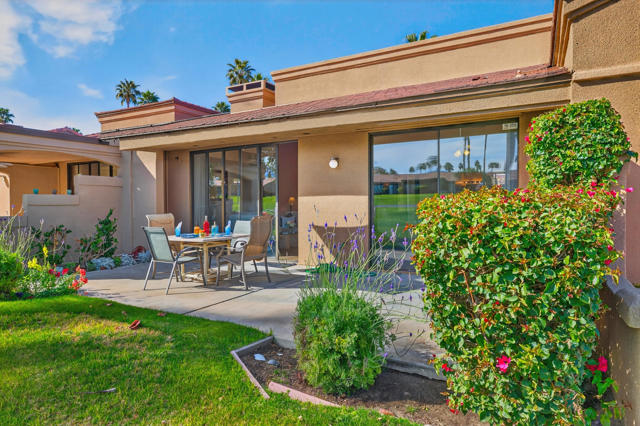76205 Impatiens Circle, Palm Desert CA: https://media.crmls.org/mediaz/db5f8b9a-5beb-4095-af70-087687111331.jpg