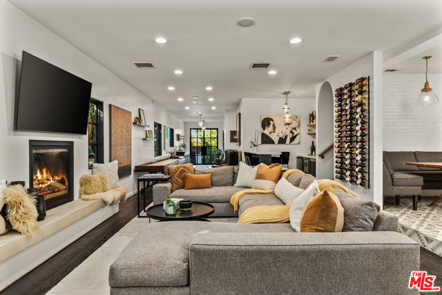 3159 Thatcher Avenue, Marina del Rey CA: https://media.crmls.org/mediaz/db5f8cc3-ca09-4697-80a0-8c04f4facc52.jpg