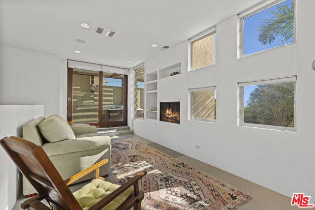 31851 Seafield Drive, Malibu CA: https://media.crmls.org/mediaz/db5f93a4-1312-4600-afbc-ce1725413763.jpg
