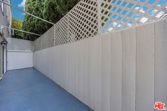 1331 Roxbury Drive, Los Angeles CA: https://media.crmls.org/mediaz/db5faba2-5de2-4b6d-9c1e-db36e3fc6c50.jpg