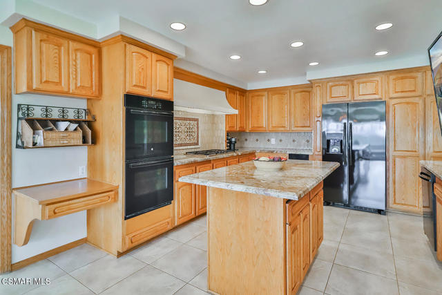 1822 Calle Borrego, Thousand Oaks CA: https://media.crmls.org/mediaz/db60a331-8b5c-4b4c-91e2-88293dc43549.jpg