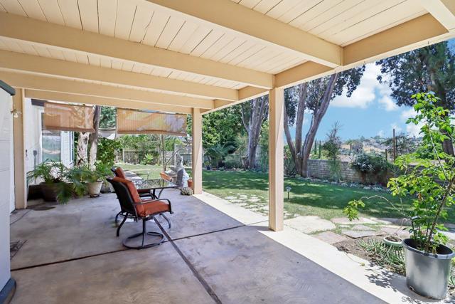 2090 Alta Vista Drive, Vista CA: https://media.crmls.org/mediaz/db60bab2-6db5-4ae0-83a7-7b434a27cc44.jpg