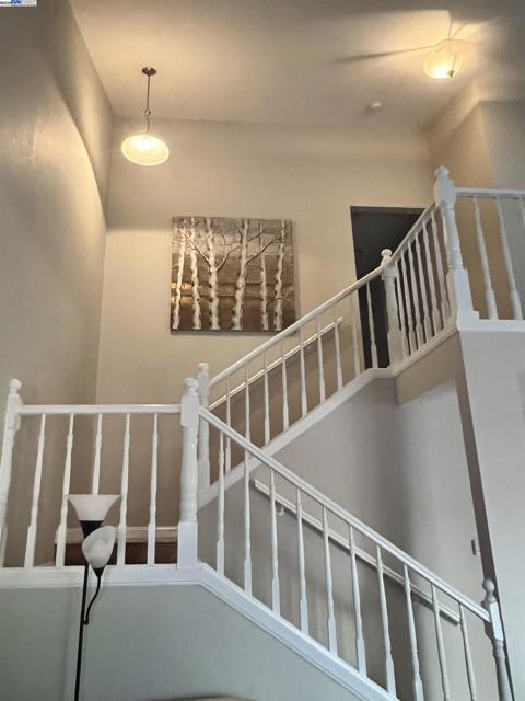 2418 Twinflower Ct, Martinez CA: https://media.crmls.org/mediaz/db60ec47-8639-4c48-9d61-050b453a8a7b.jpg