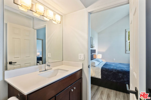 13082 Mindanao Way, Marina del Rey CA: https://media.crmls.org/mediaz/db61150b-2266-4394-87ce-007f133192ac.jpg