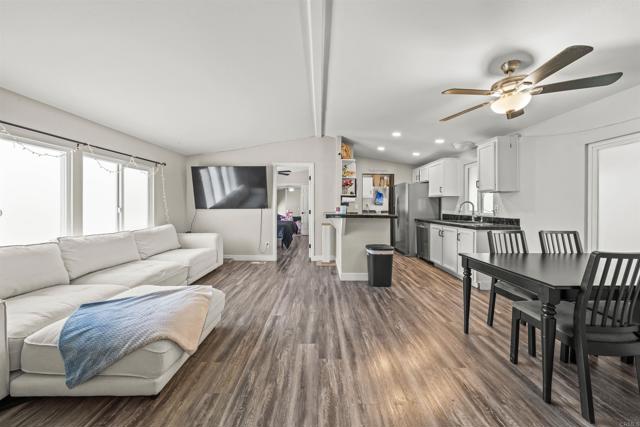 Detail Gallery Image 2 of 29 For 9902 Jamacha Bld Spc 81,  Spring Valley,  CA 91977 - 3 Beds | 1 Baths