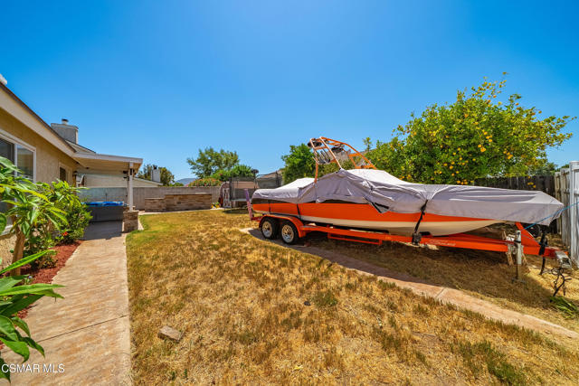 241 Cottonwood Lane, Fillmore CA: https://media.crmls.org/mediaz/db61700e-d113-49ec-a5e5-f5941782199f.jpg