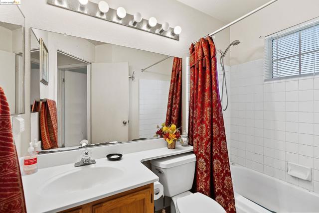 Image 25 of 39 For 8038 Torrente Way