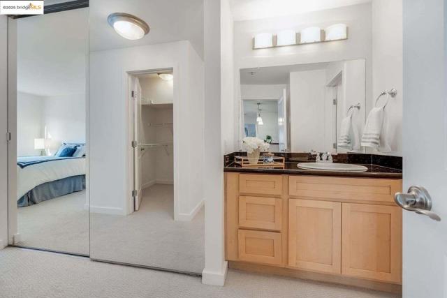 6400 Christie AVE, Emeryville CA: https://media.crmls.org/mediaz/db61c6da-9253-4502-b99a-f9a7842fdb51.jpg