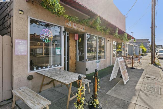 1707 Lincoln Ave, Alameda CA: https://media.crmls.org/mediaz/db62761a-2fa9-4d70-884d-650773d38c7f.jpg