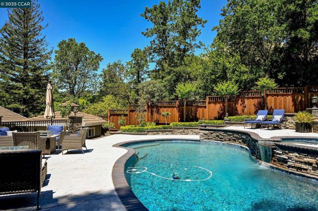 1883 Piedras Cir, Alamo CA: https://media.crmls.org/mediaz/db629076-d4b6-4d69-a572-8a3d84a5255f.jpg