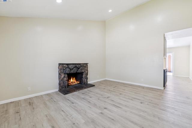 32555 Lake Bridgeport St, Fremont CA: https://media.crmls.org/mediaz/db639104-aed4-4c5e-bf8f-f3a53929bca8.jpg
