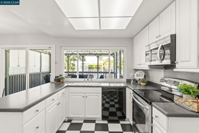 245 Parkview Ter, Vallejo CA: https://media.crmls.org/mediaz/db661c88-60a0-4e34-ac3c-981c8f35e711.jpg