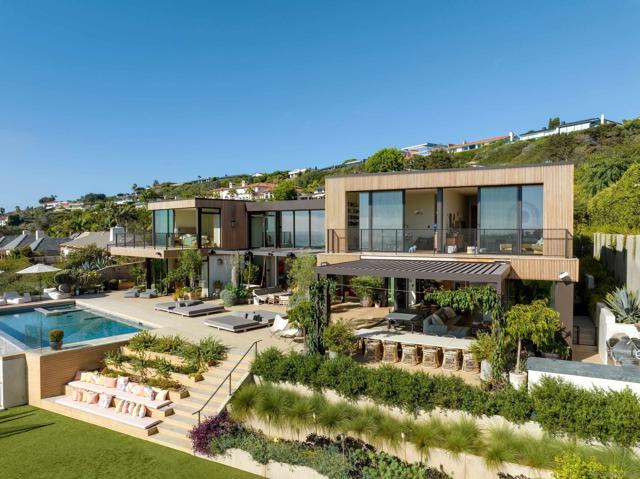 2585 Calle Del Oro, La Jolla CA: https://media.crmls.org/mediaz/db66259a-39ac-4c02-8b06-1c12f6ccbb7b.jpg
