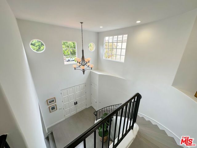 723 10th Street, Santa Monica CA: https://media.crmls.org/mediaz/db6625b3-1f57-4357-be91-bb05f7fdbb0c.jpg